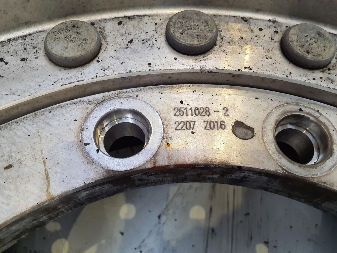 Grove Wheel 445/95R25 12 9 2p alu - Komplettrad für Kran: das Bild 4 Grove Wheel 445/95R25 12 9 2p alu - Komplettrad für Kran: das Bild 4