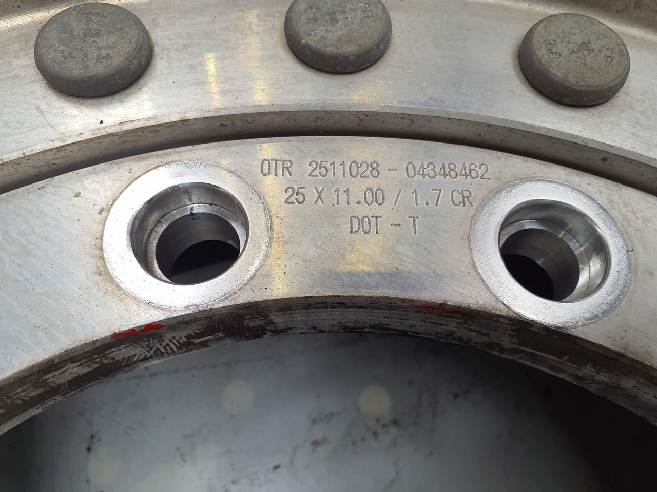 Grove Wheel 445/95R25 12 9 2p alu - Komplettrad für Kran: das Bild 5 Grove Wheel 445/95R25 12 9 2p alu - Komplettrad für Kran: das Bild 5