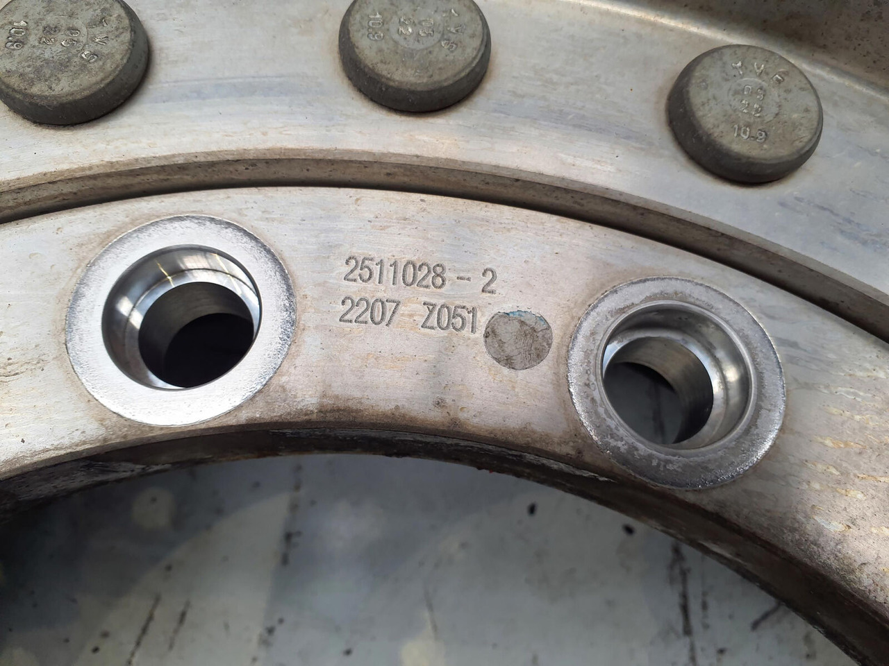 Grove Wheel 445/95R25 12 9 2p alu - Komplettrad für Kran: das Bild 4 Grove Wheel 445/95R25 12 9 2p alu - Komplettrad für Kran: das Bild 4