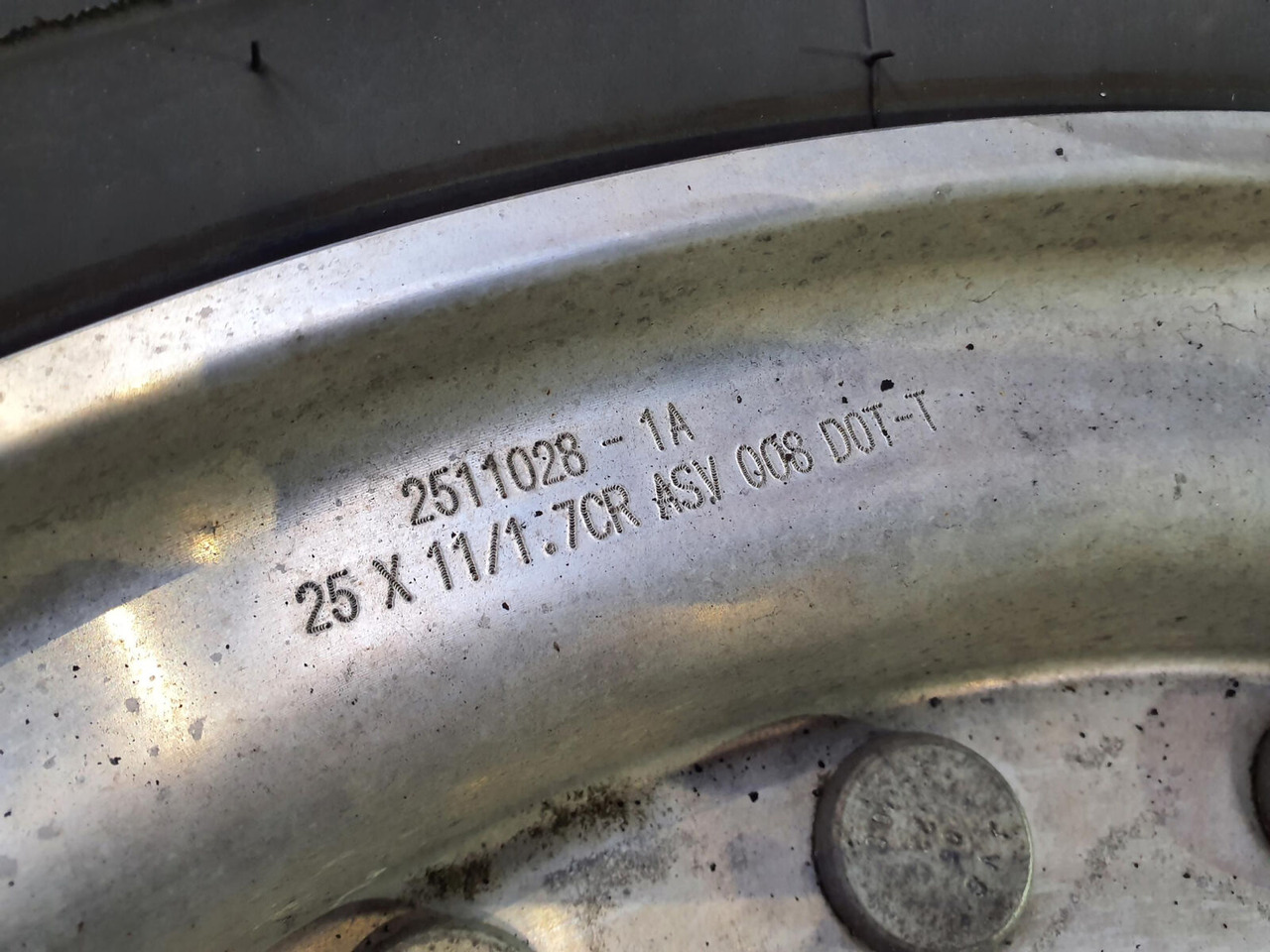 Grove Wheel 445/95R25 12 9 2p alu - Komplettrad für Kran: das Bild 5 Grove Wheel 445/95R25 12 9 2p alu - Komplettrad für Kran: das Bild 5