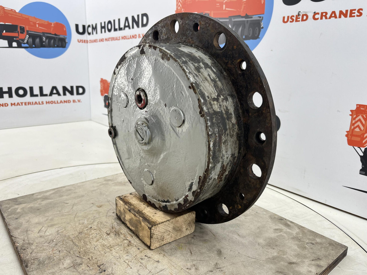 Kessler Planetary gear 31-15-62-40-3pl-H84-46 - Schwenkmotor für Kran: das Bild 2 Kessler Planetary gear 31-15-62-40-3pl-H84-46 - Schwenkmotor für Kran: das Bild 2