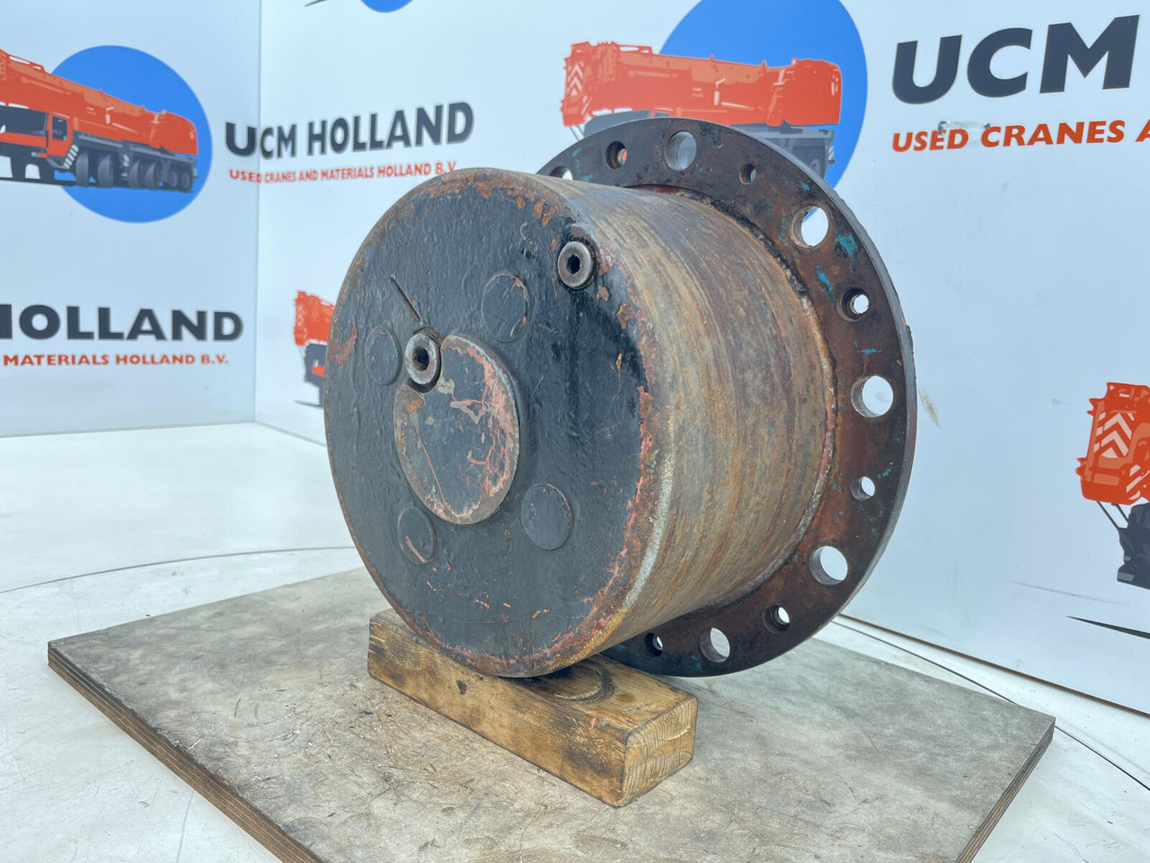 Kessler planetary gear 22-25-74-40-4pl-H172-46 - Fahrantrieb für Kran: das Bild 2 Kessler planetary gear 22-25-74-40-4pl-H172-46 - Fahrantrieb für Kran: das Bild 2