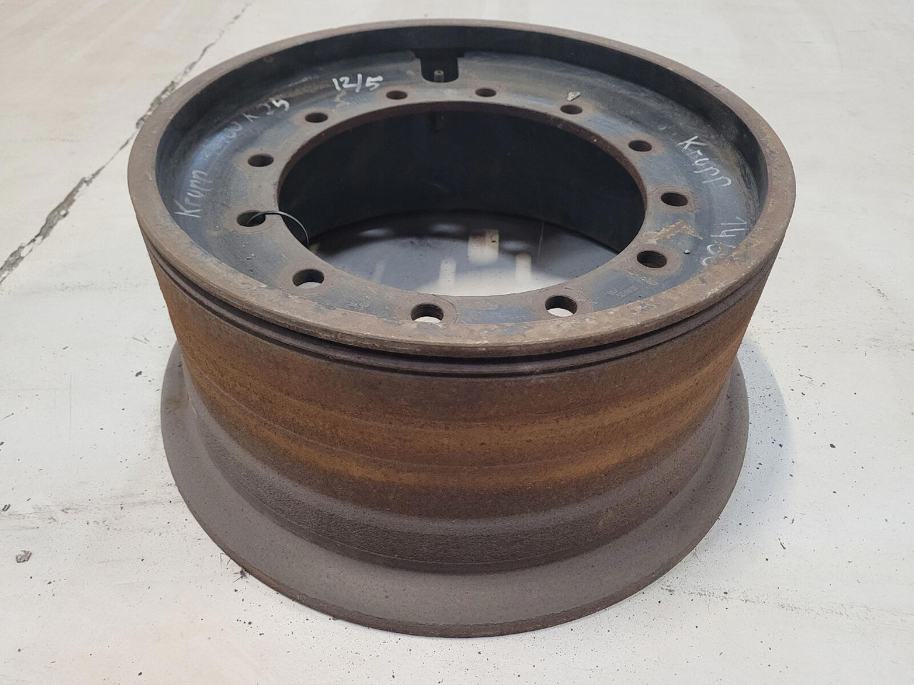 Krupp Rim 385/95R25 12 5.5 3p - Felge für Kran: das Bild 2 Krupp Rim 385/95R25 12 5.5 3p - Felge für Kran: das Bild 2