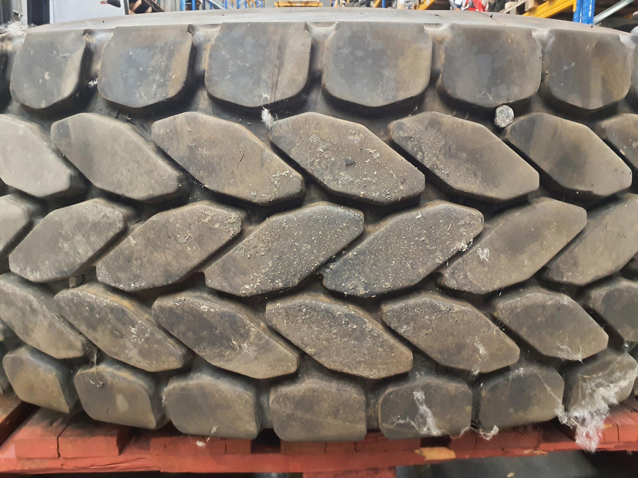 Krupp Wheel 385/95R25 12 5.4 3p - Komplettrad für Kran: das Bild 3 Krupp Wheel 385/95R25 12 5.4 3p - Komplettrad für Kran: das Bild 3