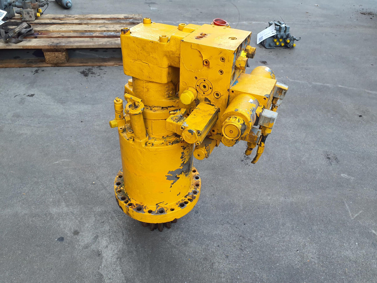 Liebherr LTM 1050-1 Slewing gear - Schwenkmotor für Mobilkran: das Bild 4 Liebherr LTM 1050-1 Slewing gear - Schwenkmotor für Mobilkran: das Bild 4