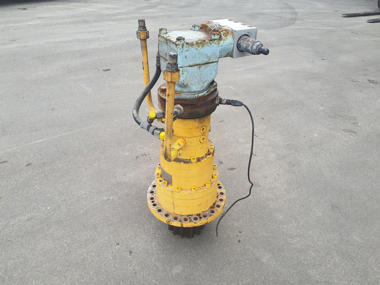 Liebherr LTM 1060-2 Slewing gear - Schwenkmotor für Mobilkran: das Bild 1 Liebherr LTM 1060-2 Slewing gear - Schwenkmotor für Mobilkran: das Bild 1