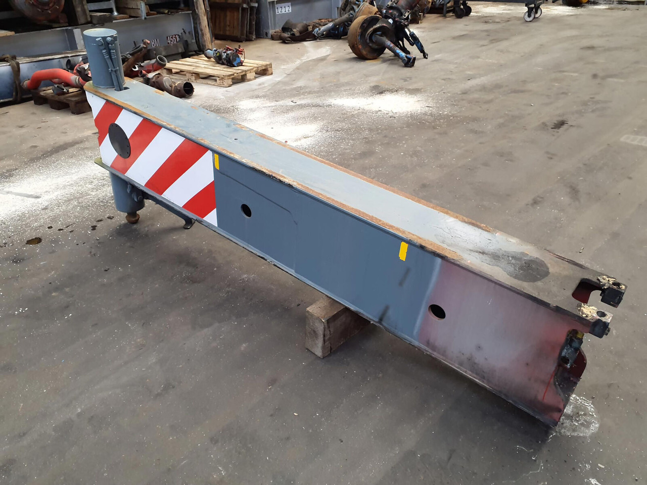 Liebherr LTM 1070-4.1 outrigger beam complete rear - Federung für Mobilkran: das Bild 4 Liebherr LTM 1070-4.1 outrigger beam complete rear - Federung für Mobilkran: das Bild 4