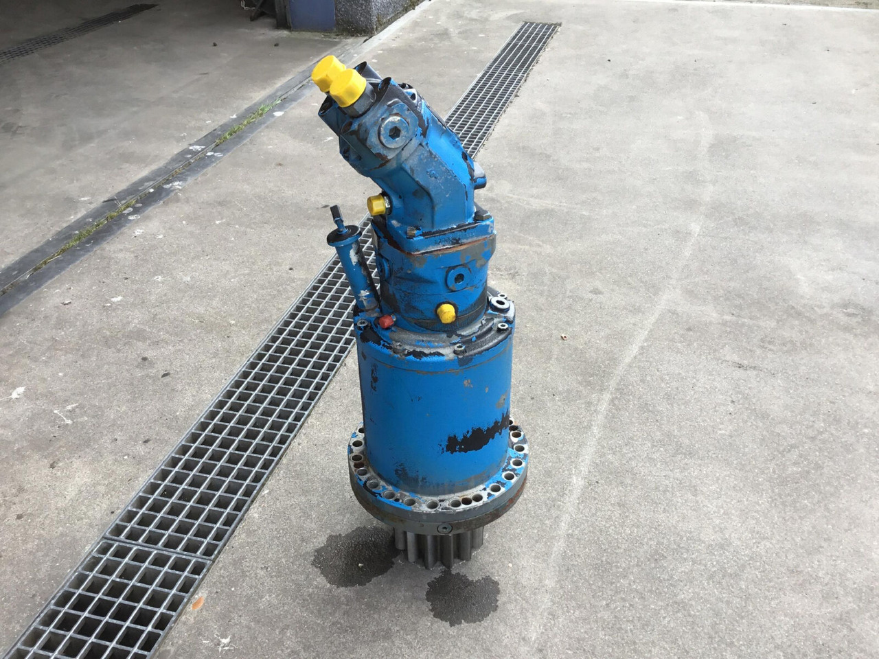 Liebherr LTM 1250-6.1 Slewing gear - Schwenkmotor für Mobilkran: das Bild 2 Liebherr LTM 1250-6.1 Slewing gear - Schwenkmotor für Mobilkran: das Bild 2