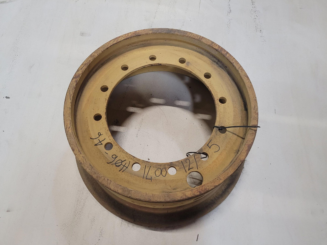 Rim 385/95R25 12 5 3p - Felge für Kran: das Bild 2 Rim 385/95R25 12 5 3p - Felge für Kran: das Bild 2