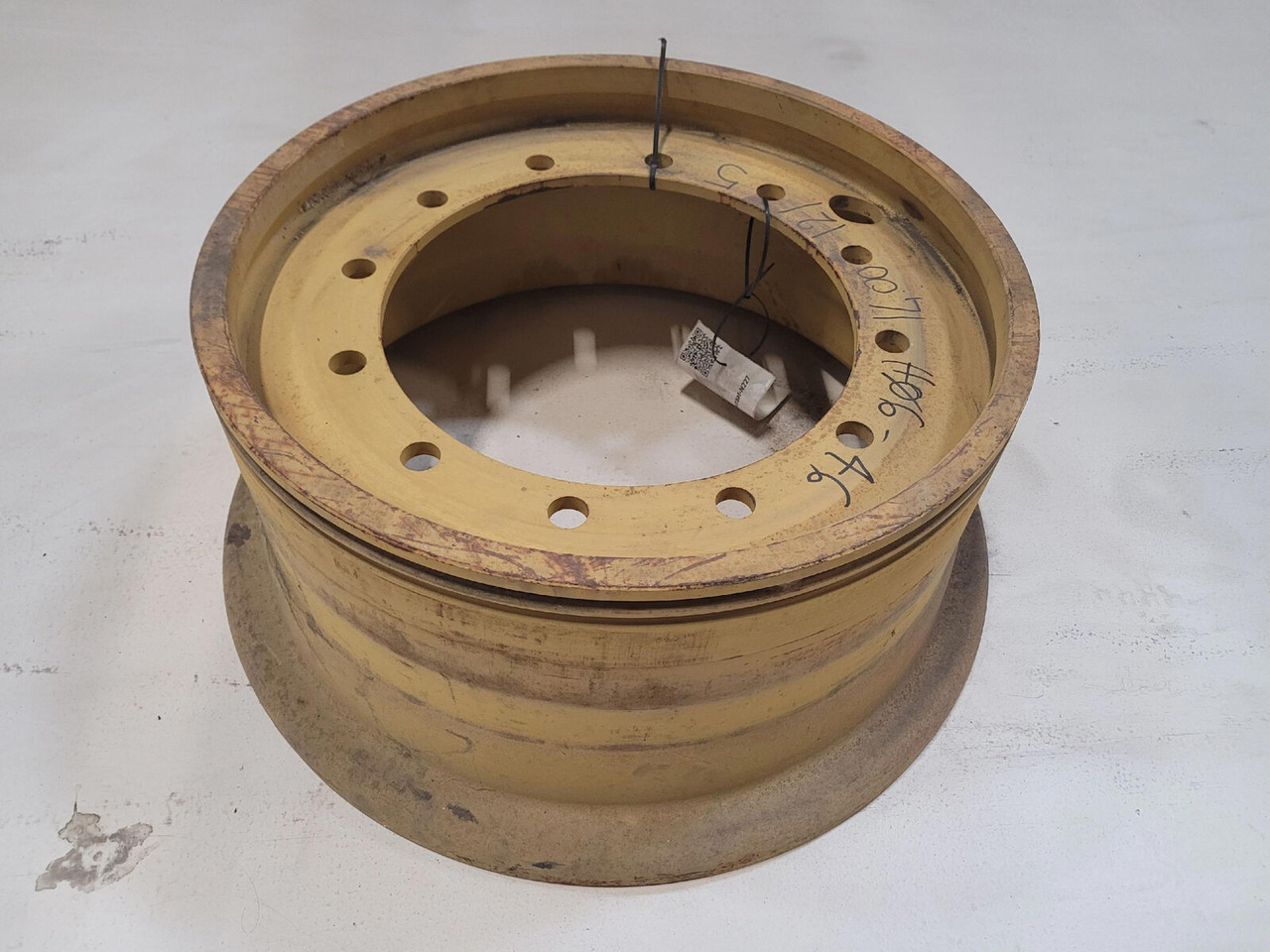 Rim 385/95R25 12 5 3p - Felge für Kran: das Bild 1 Rim 385/95R25 12 5 3p - Felge für Kran: das Bild 1