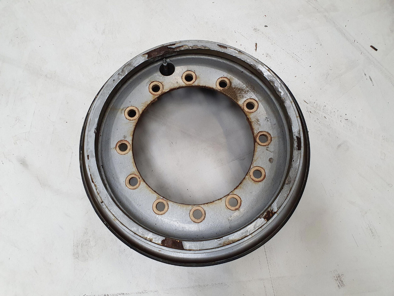 Rim 385/95R25 12 5.5 3p - Felge für Kran: das Bild 2 Rim 385/95R25 12 5.5 3p - Felge für Kran: das Bild 2