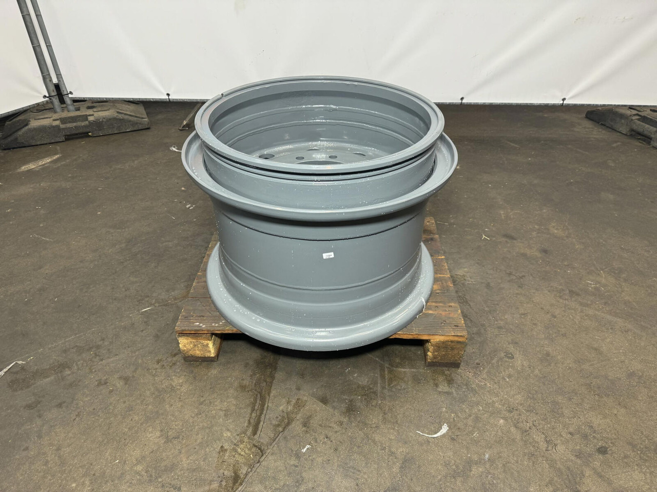 Rim 525/80R25 10 19.5 3p - Felge für Kran: das Bild 1 Rim 525/80R25 10 19.5 3p - Felge für Kran: das Bild 1