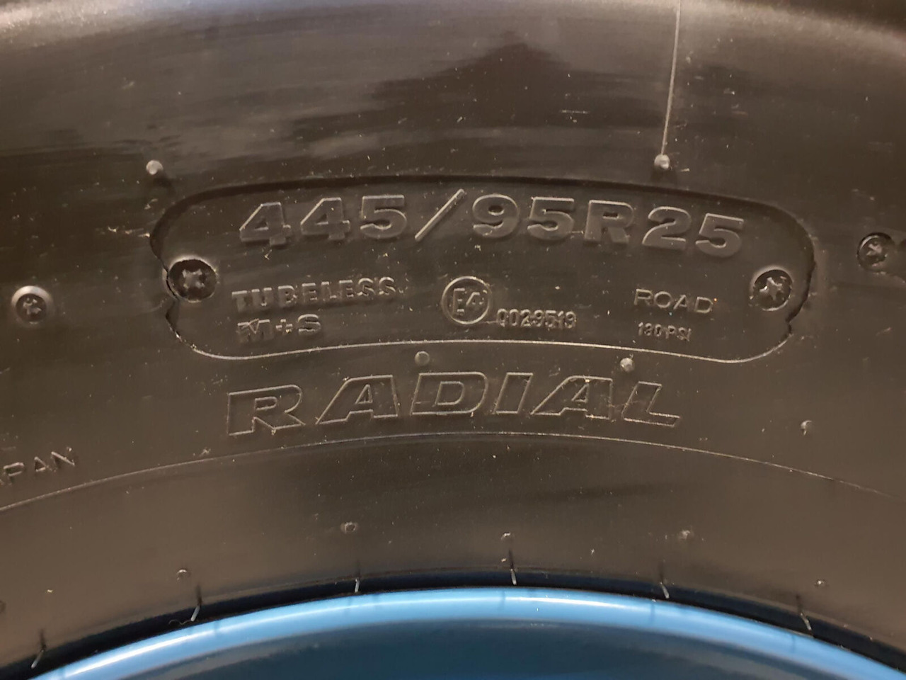 Tadano Faun Wheel 445/95R25 10 6.5 3p - Komplettrad für Kran: das Bild 4 Tadano Faun Wheel 445/95R25 10 6.5 3p - Komplettrad für Kran: das Bild 4