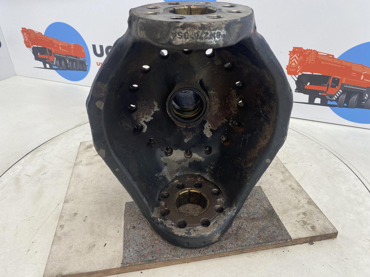 Terex Demag AC 35 Steering knuckle 16 holes axle 1 - Achsschenkel für Mobilkran: das Bild 5 Terex Demag AC 35 Steering knuckle 16 holes axle 1 - Achsschenkel für Mobilkran: das Bild 5