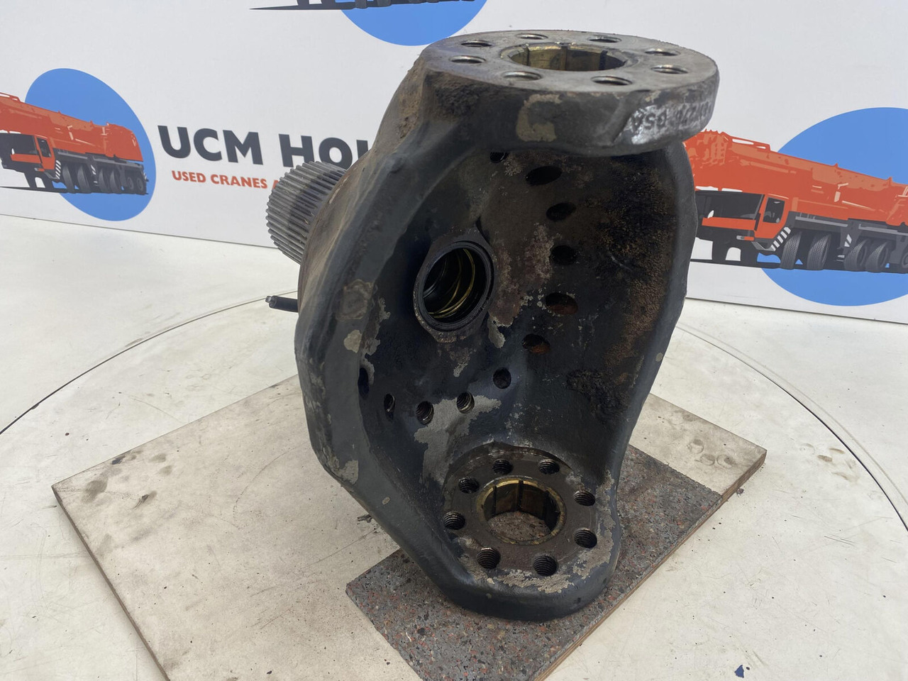 Terex Demag AC 35 Steering knuckle 16 holes axle 1 - Achsschenkel für Mobilkran: das Bild 4 Terex Demag AC 35 Steering knuckle 16 holes axle 1 - Achsschenkel für Mobilkran: das Bild 4