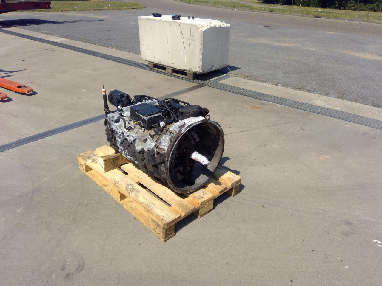 ZF ATF 60-4 gearbox ZF ECOSPLIT 16 S 151 - Getriebe für Mobilkran: das Bild 3 ZF ATF 60-4 gearbox ZF ECOSPLIT 16 S 151 - Getriebe für Mobilkran: das Bild 3