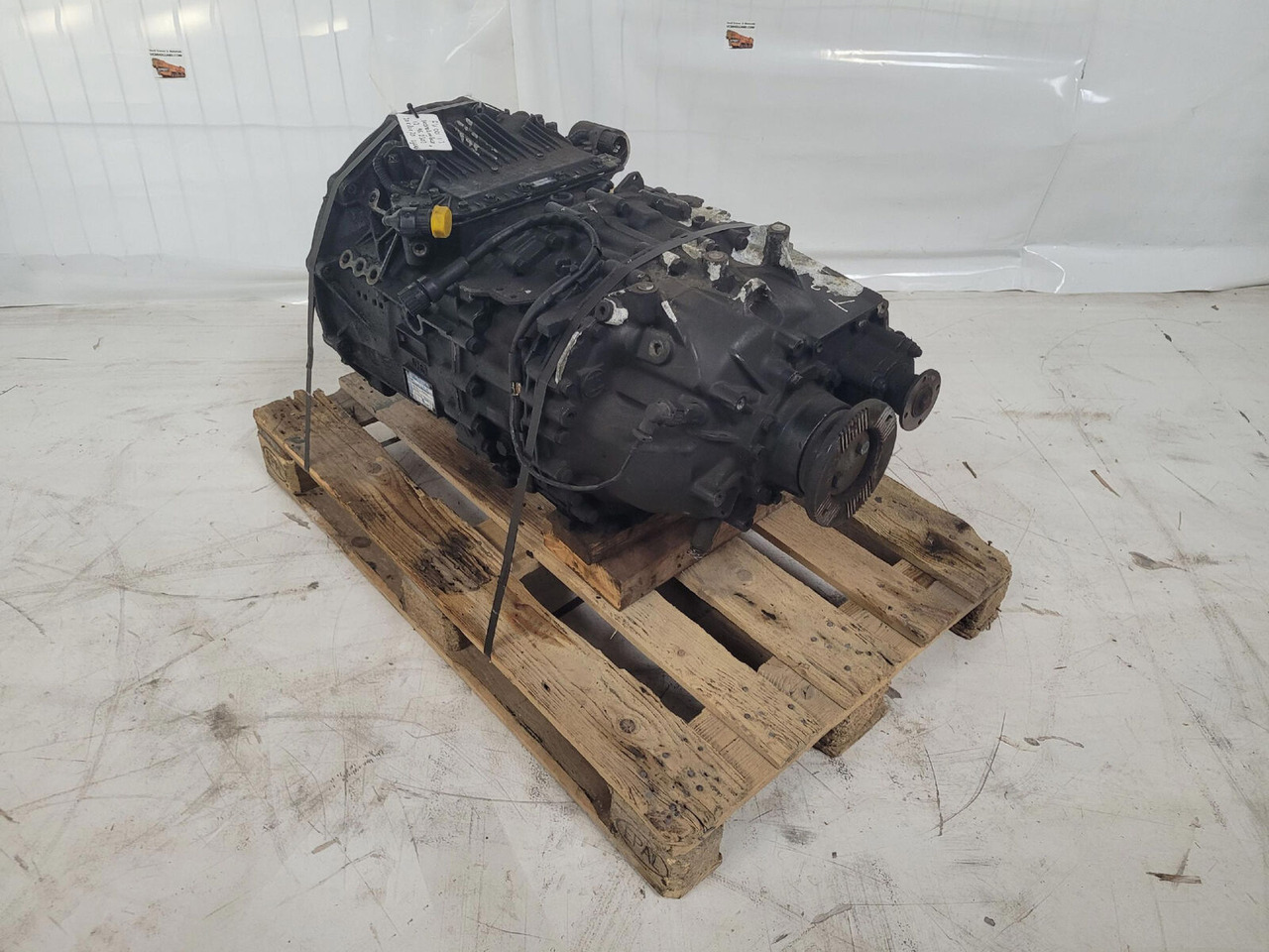 ZF GMK 3055 Gearbox ZF Astronic 12 AS 2302 - Getriebe für Mobilkran: das Bild 4 ZF GMK 3055 Gearbox ZF Astronic 12 AS 2302 - Getriebe für Mobilkran: das Bild 4