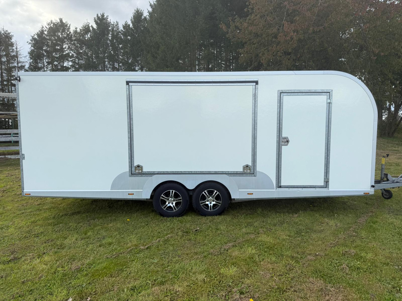 Eurowagon 6000.2.26 - Verkaufsanhänger: das Bild 2 Eurowagon 6000.2.26 - Verkaufsanhänger: das Bild 2