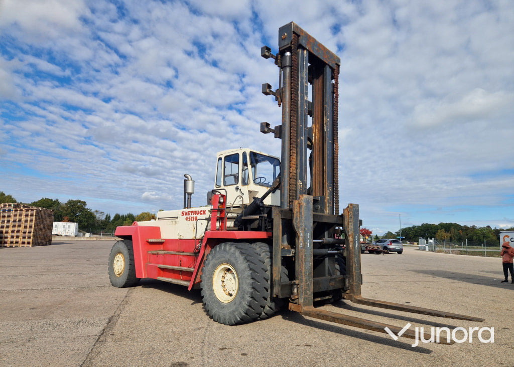 Svetruck 45120 Container Truck - Containerstapler: das Bild 5 Svetruck 45120 Container Truck - Containerstapler: das Bild 5