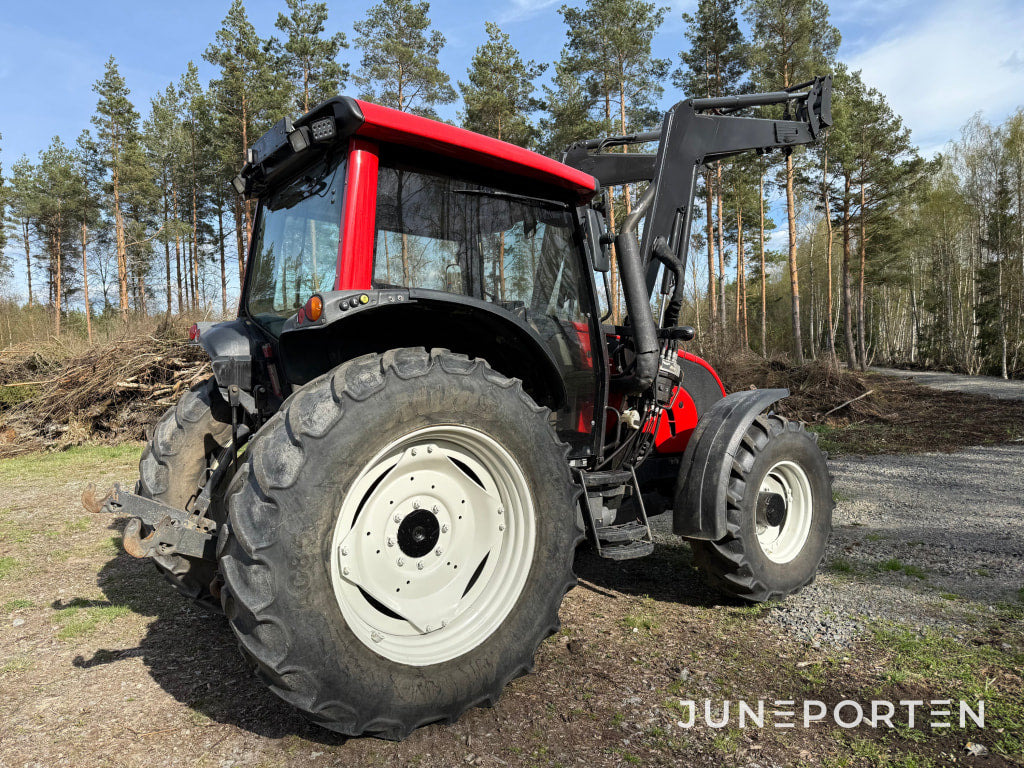 Valtra N101 - Traktor: das Bild 3 Valtra N101 - Traktor: das Bild 3
