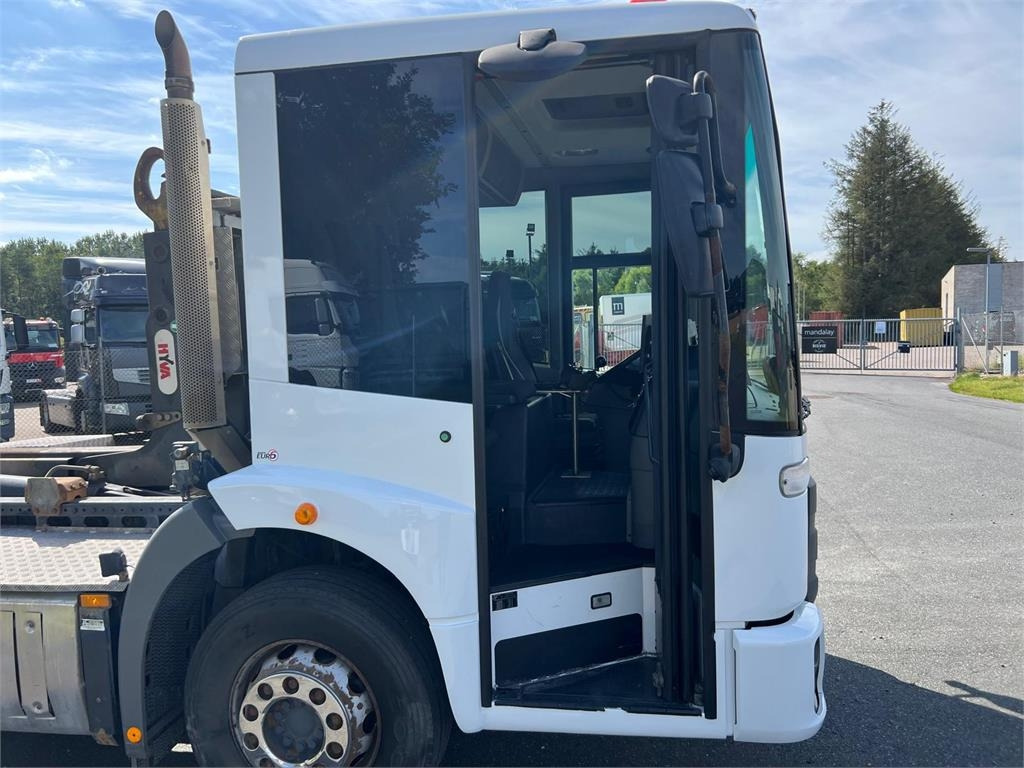 Abrollkipper Mercedes-Benz Econic 2630 L: das Bild 10