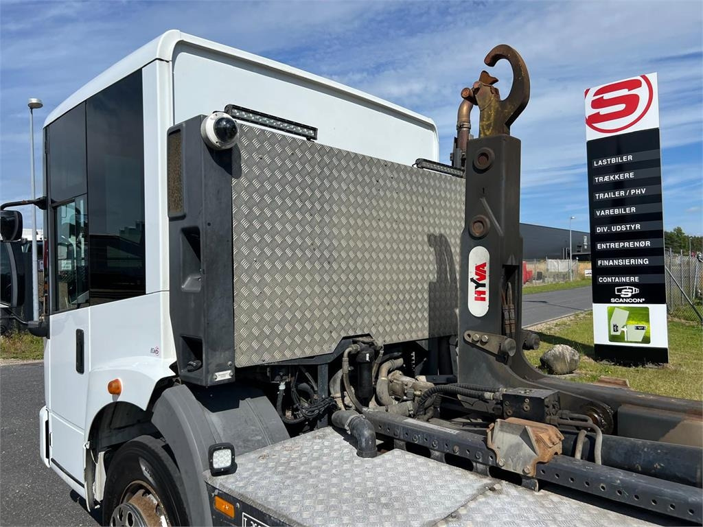 Abrollkipper Mercedes-Benz Econic 2630 L: das Bild 6
