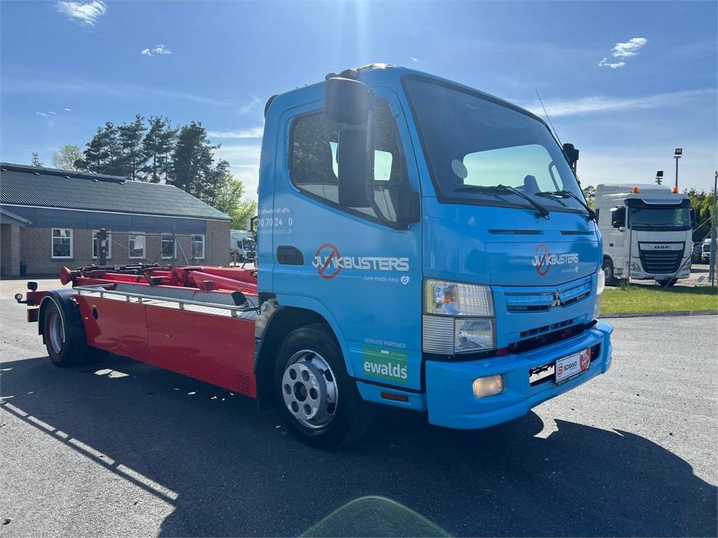 Mitsubishi Fuso CANTER 9C150 - Abrollkipper: das Bild 2 Mitsubishi Fuso CANTER 9C150 - Abrollkipper: das Bild 2