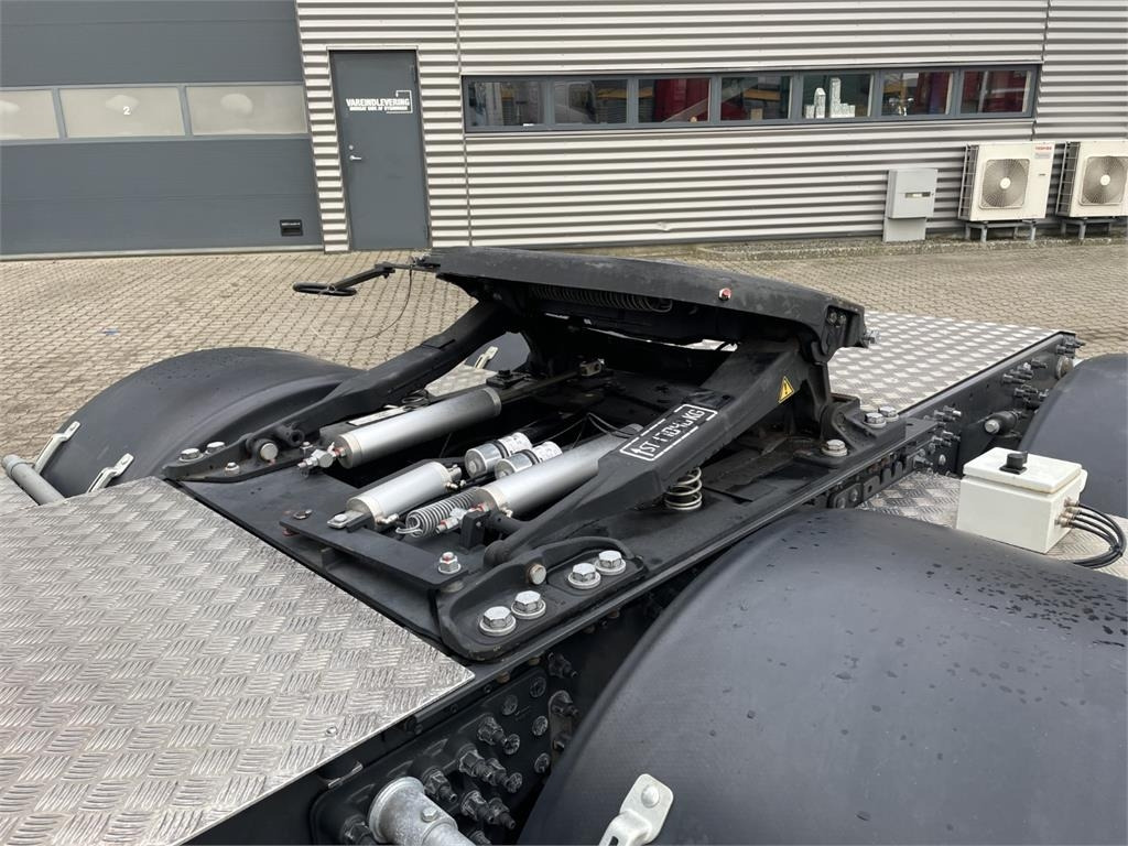Volvo FH460 lowdeck Pucher - Sattelzugmaschine: das Bild 2 Volvo FH460 lowdeck Pucher - Sattelzugmaschine: das Bild 2