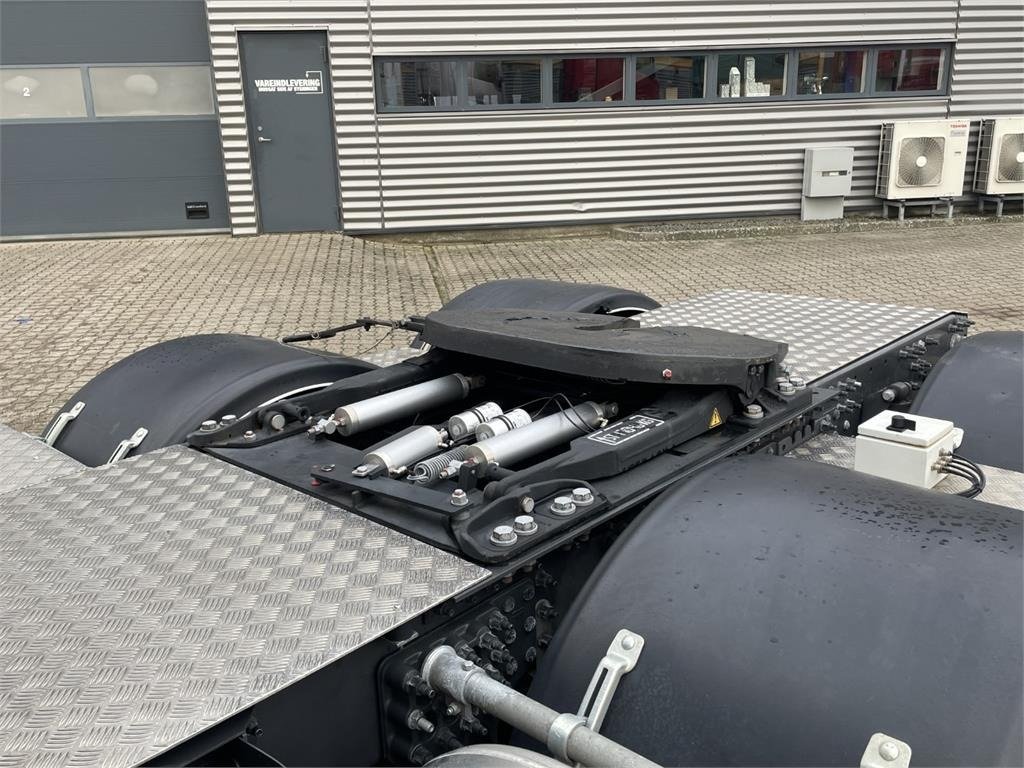 Volvo FH460 lowdeck Pucher - Sattelzugmaschine: das Bild 3 Volvo FH460 lowdeck Pucher - Sattelzugmaschine: das Bild 3