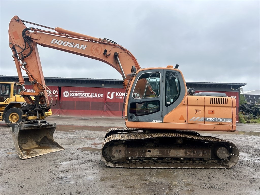 Doosan DX180LC PYÖRITTÄJÄLLÄ - Kettenbagger: das Bild 1 Doosan DX180LC PYÖRITTÄJÄLLÄ - Kettenbagger: das Bild 1