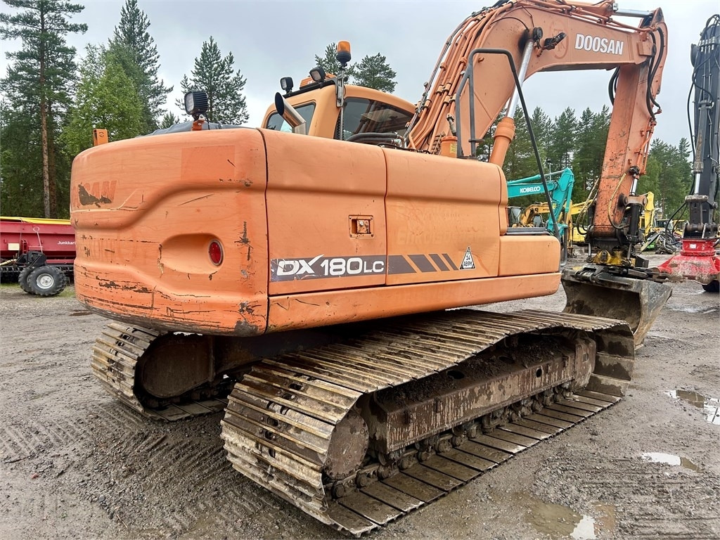 Doosan DX180LC PYÖRITTÄJÄLLÄ - Kettenbagger: das Bild 4 Doosan DX180LC PYÖRITTÄJÄLLÄ - Kettenbagger: das Bild 4