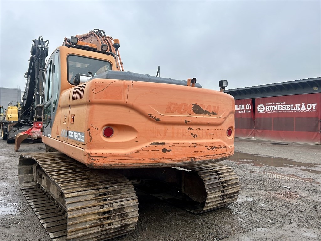 Doosan DX180LC PYÖRITTÄJÄLLÄ - Kettenbagger: das Bild 2 Doosan DX180LC PYÖRITTÄJÄLLÄ - Kettenbagger: das Bild 2