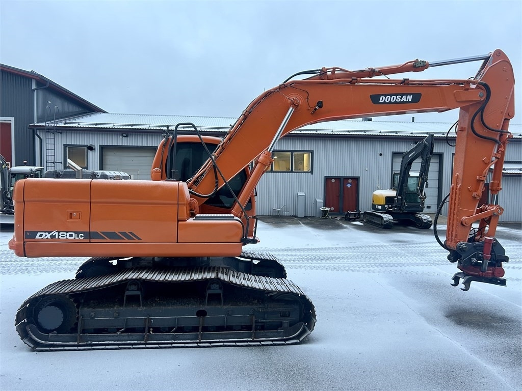 Doosan MYYTY! SOLD! DX180LCH PYÖRITTÄJÄLLÄ - Kettenbagger: das Bild 5 Doosan MYYTY! SOLD! DX180LCH PYÖRITTÄJÄLLÄ - Kettenbagger: das Bild 5