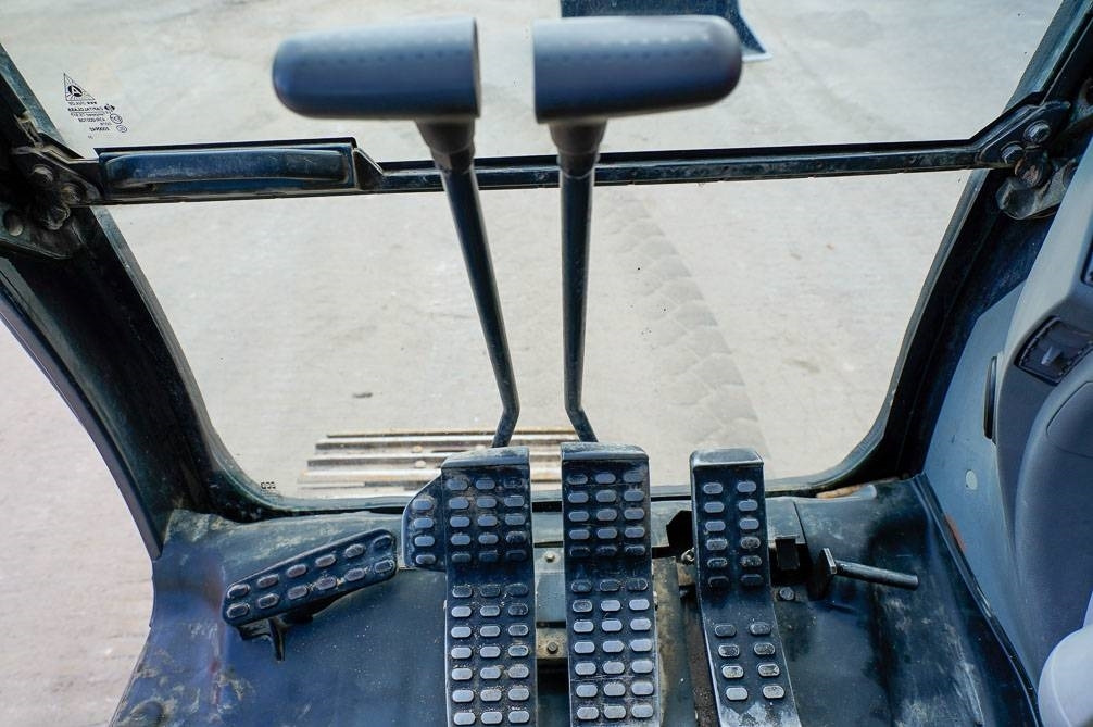 Kettenbagger Hitachi ZX225USLC-5B MARTTIINILLA: das Bild 24