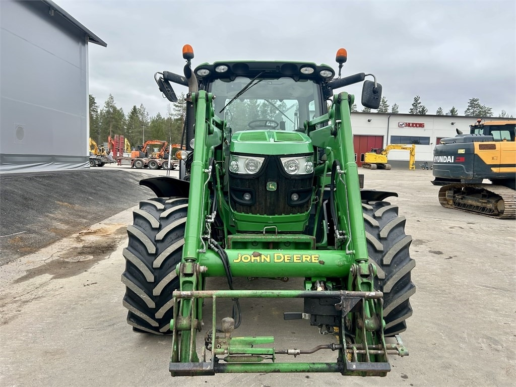 John Deere 6125 R AUTOPOWER ETUKUORMAAJALLA - Traktor: das Bild 3 John Deere 6125 R AUTOPOWER ETUKUORMAAJALLA - Traktor: das Bild 3