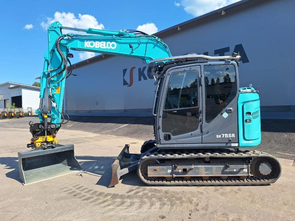 Kobelco MYYTY! SOLD! SK75SR-7 HUIPPUVARUSTEET - Minibagger: das Bild 1 Kobelco MYYTY! SOLD! SK75SR-7 HUIPPUVARUSTEET - Minibagger: das Bild 1