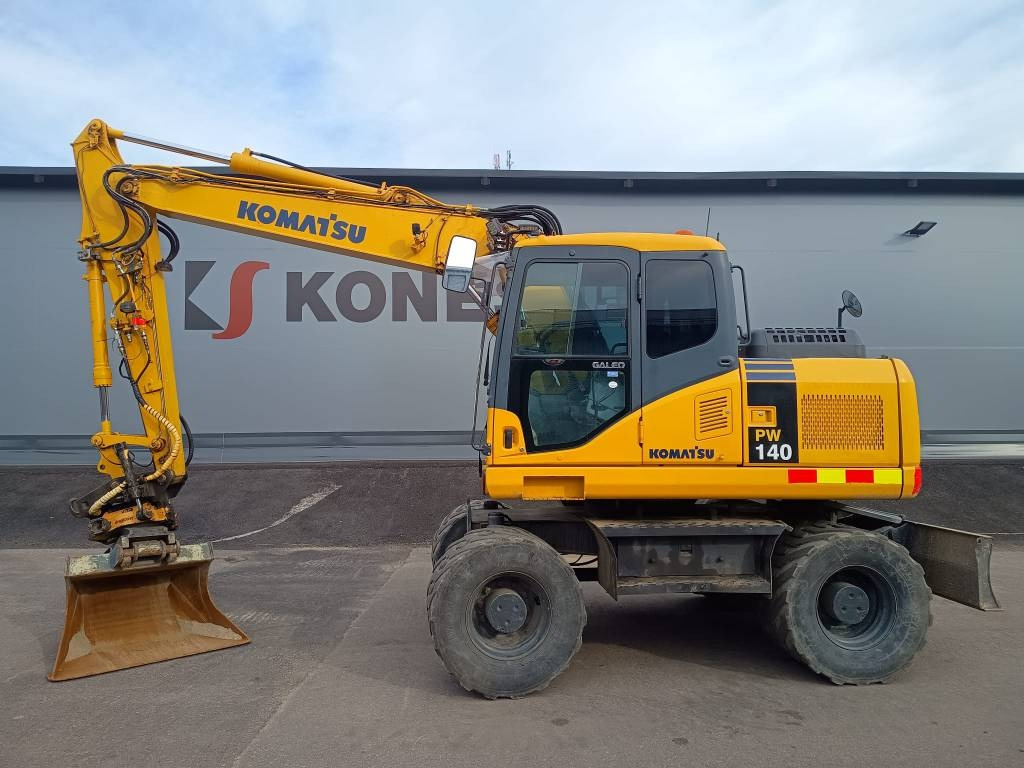 Komatsu MYYTY! SOLD! PW140-7 PYÖRITTÄJÄLLÄ - Mobilbagger: das Bild 1 Komatsu MYYTY! SOLD! PW140-7 PYÖRITTÄJÄLLÄ - Mobilbagger: das Bild 1