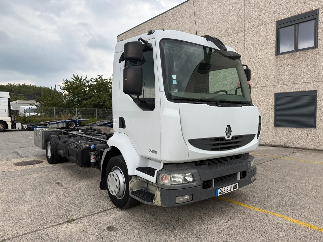 Renault Midlum 240dXi. Klima. 225.000km. - Fahrgestell LKW: das Bild 1 Renault Midlum 240dXi. Klima. 225.000km. - Fahrgestell LKW: das Bild 1