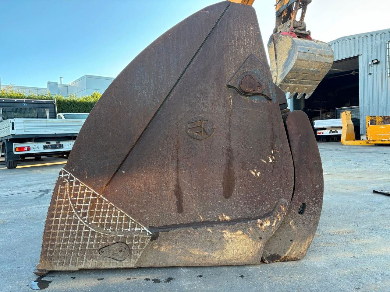 Volvo L150 - L180 - L220. Kippschaufel 5m3. Volvo L150 - L180 - L220. Kippschaufel 5m3. - Ladeschaufel für Baumaschine: das Bild 5 Volvo L150 - L180 - L220. Kippschaufel 5m3. Volvo L150 - L180 - L220. Kippschaufel 5m3. - Ladeschaufel für Baumaschine: das Bild 5