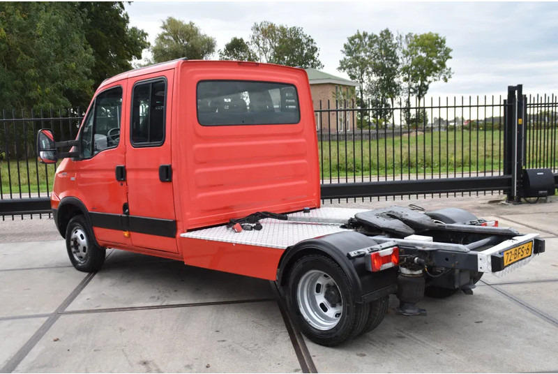 Iveco 40C18 - MANUAL - EURO 4 - 341 TKM - RADIO - BACKSEAT - 4 DOORS - GOOD CONDITION - - Sattelzugmaschine: das Bild 3 Iveco 40C18 - MANUAL - EURO 4 - 341 TKM - RADIO - BACKSEAT - 4 DOORS - GOOD CONDITION - - Sattelzugmaschine: das Bild 3