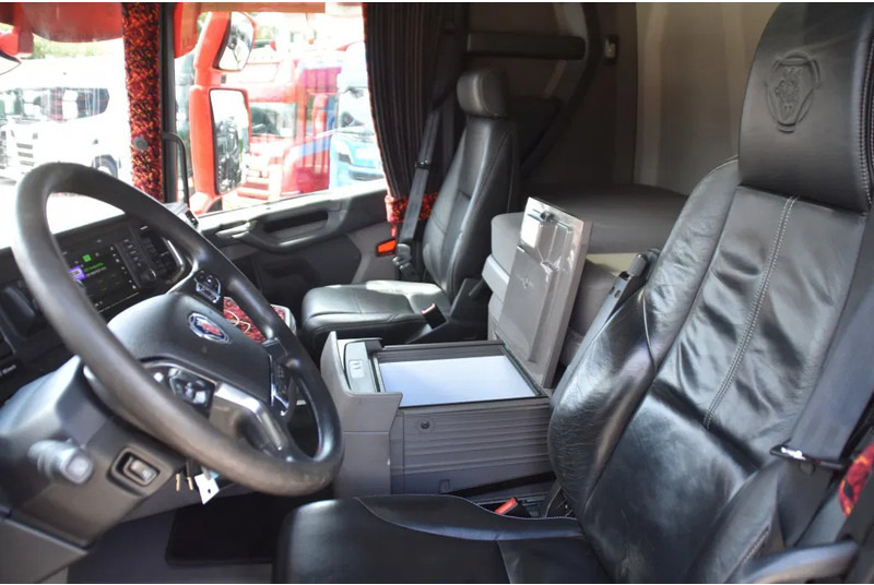 Scania R450 NGS 4x2NB - RETARDER - FULL AIR - PARK. AIRCO - PTO - LEATHER SEATS - 2 x FUEL TANKS - EXCELLENT CONDITION - - Sattelzugmaschine: das Bild 5 Scania R450 NGS 4x2NB - RETARDER - FULL AIR - PARK. AIRCO - PTO - LEATHER SEATS - 2 x FUEL TANKS - EXCELLENT CONDITION - - Sattelzugmaschine: das Bild 5