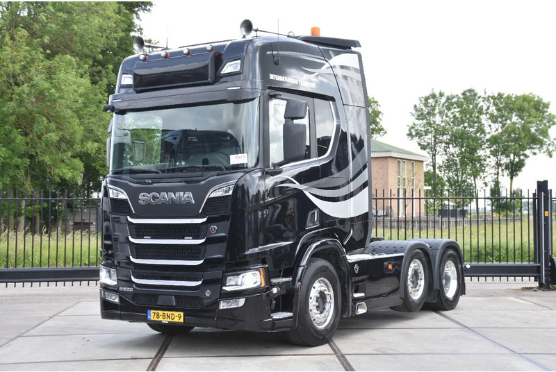 Scania R520 V8 NGS 6x2/4 - 701 TKM - NAVI - LEATHER SEATS - ALCOA'S - LED LIGHTS - TOP CONDITION - - Sattelzugmaschine: das Bild 2 Scania R520 V8 NGS 6x2/4 - 701 TKM - NAVI - LEATHER SEATS - ALCOA'S - LED LIGHTS - TOP CONDITION - - Sattelzugmaschine: das Bild 2
