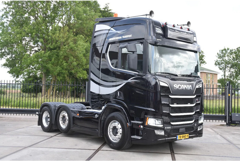 Scania R520 V8 NGS 6x2/4 - 701 TKM - NAVI - LEATHER SEATS - ALCOA'S - LED LIGHTS - TOP CONDITION - - Sattelzugmaschine: das Bild 1 Scania R520 V8 NGS 6x2/4 - 701 TKM - NAVI - LEATHER SEATS - ALCOA'S - LED LIGHTS - TOP CONDITION - - Sattelzugmaschine: das Bild 1