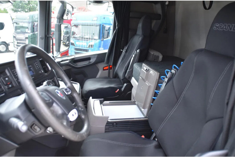 Scania S410 4x2EB MEGA 95 cm or 103 cm driving height - RETARDER - 822 TKM - FULL AIR - PARK. AIRCO - 2 x FUEL TANKS - TOP CONDITION - - Sattelzugmaschine: das Bild 5 Scania S410 4x2EB MEGA 95 cm or 103 cm driving height - RETARDER - 822 TKM - FULL AIR - PARK. AIRCO - 2 x FUEL TANKS - TOP CONDITION - - Sattelzugmaschine: das Bild 5