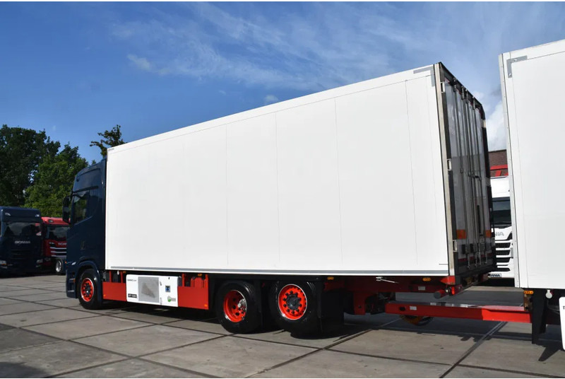 Scania S520 V8 NGS 6x2*4NB - THERMO KING - RETARDER - FULL AIR - WHEELBASE: 515 CM - LED LIGHTS - TOP CONDITION - - Kühlkoffer LKW: das Bild 3 Scania S520 V8 NGS 6x2*4NB - THERMO KING - RETARDER - FULL AIR - WHEELBASE: 515 CM - LED LIGHTS - TOP CONDITION - - Kühlkoffer LKW: das Bild 3