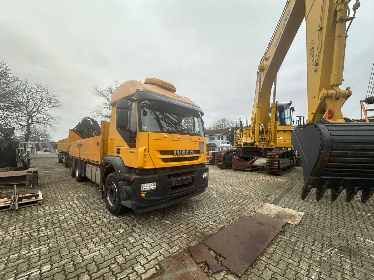 IVECO STRALIS 420 truck open box with TEREX loading crane 290.2E-A3 - Abrollkipper, Autokran: das Bild 1 IVECO STRALIS 420 truck open box with TEREX loading crane 290.2E-A3 - Abrollkipper, Autokran: das Bild 1