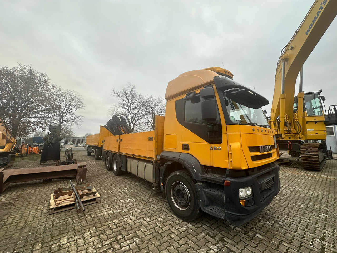 IVECO STRALIS 420 truck open box with TEREX loading crane 290.2E-A3 - Abrollkipper, Autokran: das Bild 2 IVECO STRALIS 420 truck open box with TEREX loading crane 290.2E-A3 - Abrollkipper, Autokran: das Bild 2