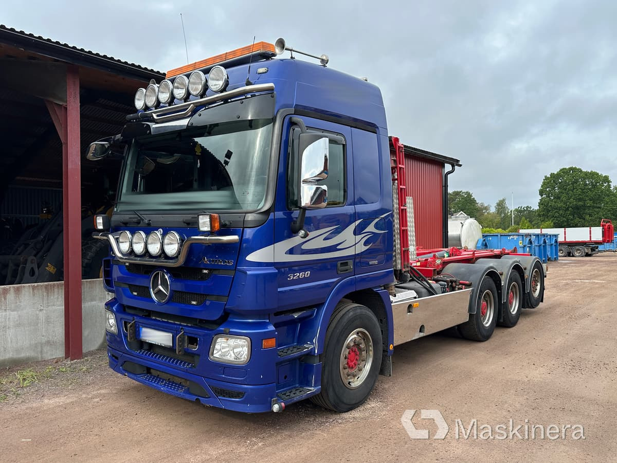 Mercedes Benz 930.24 3260L Krokbil Mercedes Benz 3260L med Cameleont - Abrollkipper: das Bild 1 Mercedes Benz 930.24 3260L Krokbil Mercedes Benz 3260L med Cameleont - Abrollkipper: das Bild 1