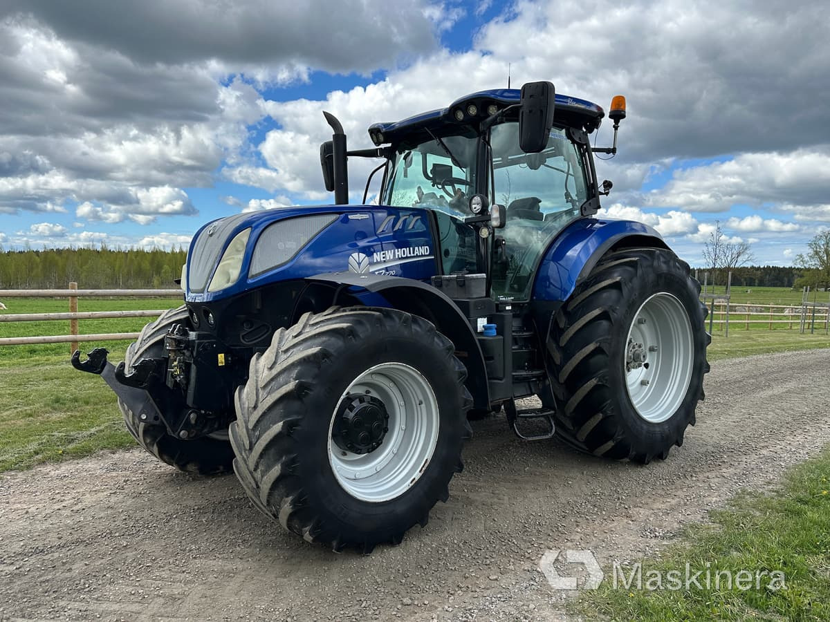 New Holland T7.270 AC 4WD Traktor New Holland T7.270 AC 4WD - Traktor: das Bild 1 New Holland T7.270 AC 4WD Traktor New Holland T7.270 AC 4WD - Traktor: das Bild 1