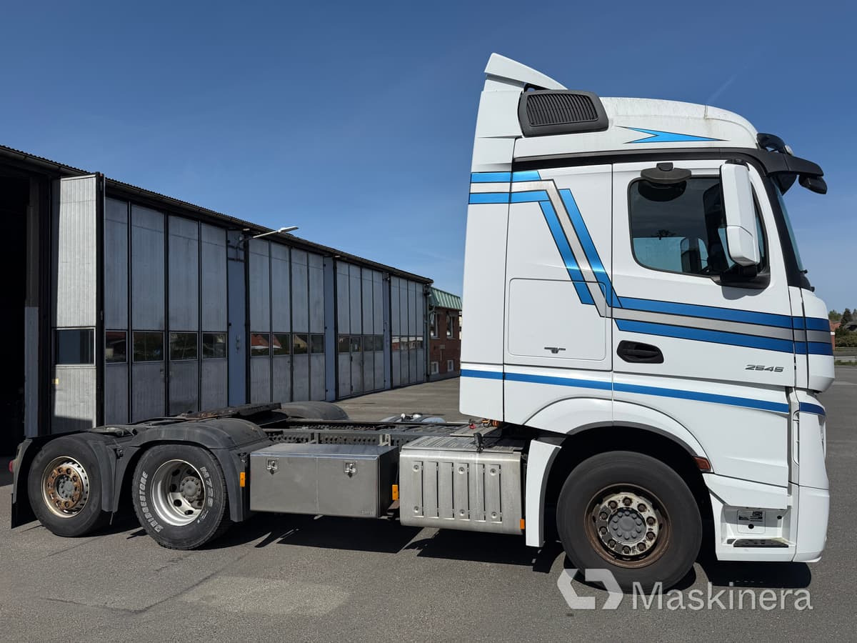 Dragbil Mercedes-Benz Actros 2545 - Sattelzugmaschine: das Bild 4 Dragbil Mercedes-Benz Actros 2545 - Sattelzugmaschine: das Bild 4